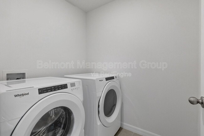 Building Photo - 1122 Bradford Pk Dr