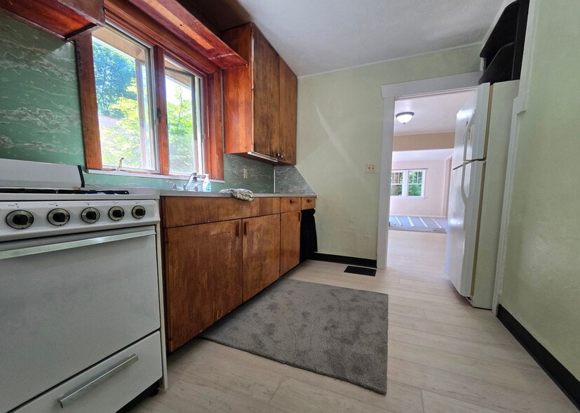 Building Photo - 23 Stayman St