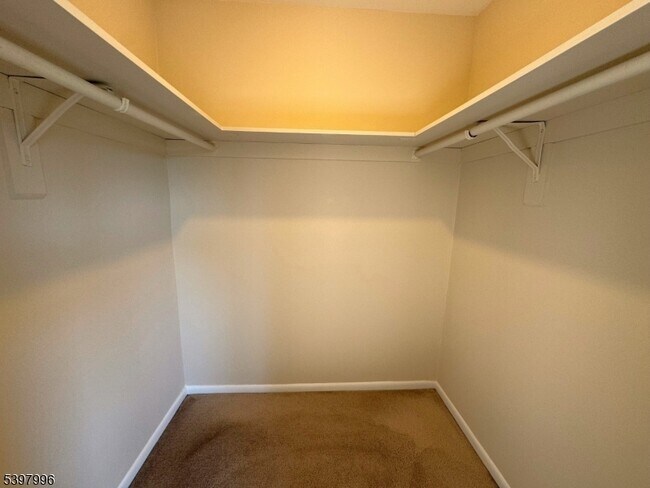 Building Photo - 410 Spruce Hills Dr