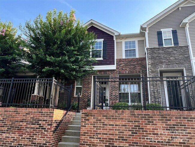 Primary Photo - 142 Silverspring Pl