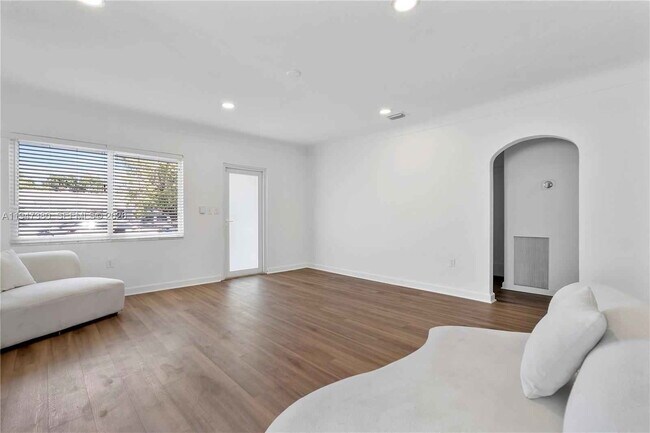 Building Photo - Southwest 26th Street, Miami, FL 33133 - 3 BR 2 BA single-family home