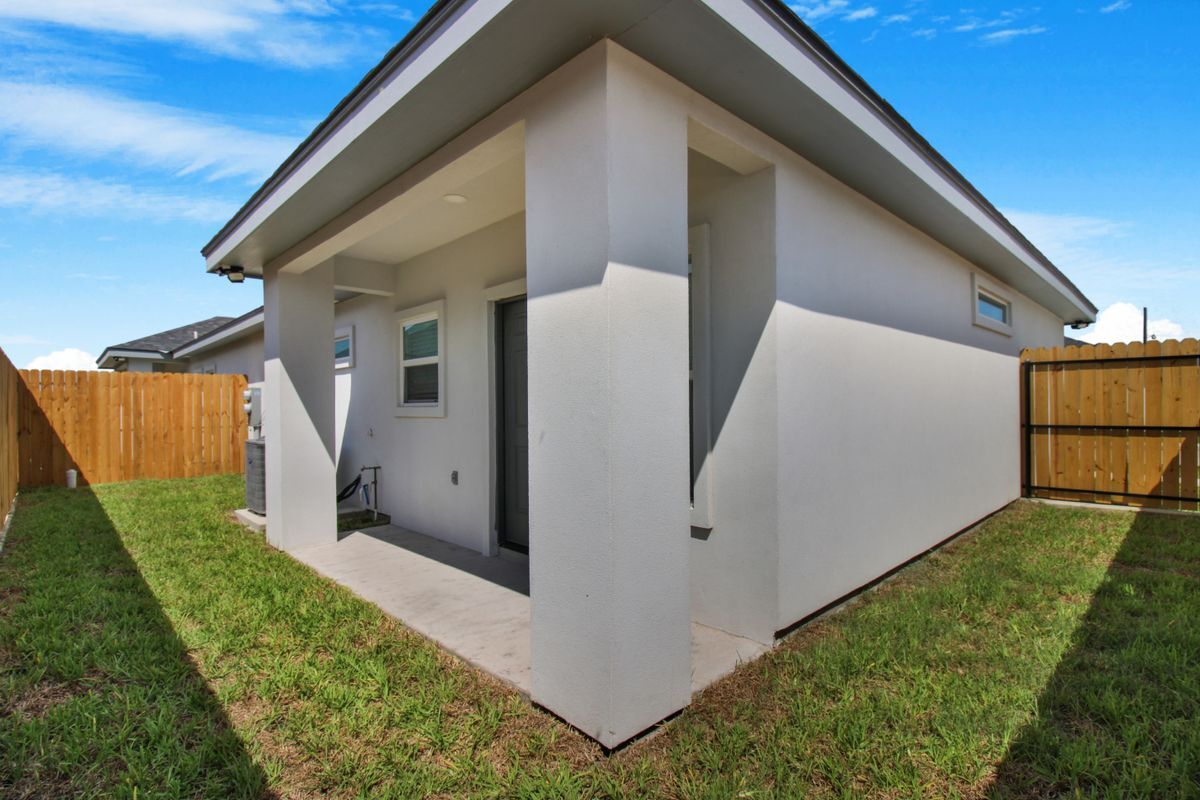 Building Photo - 1413 N Inspiration Blvd