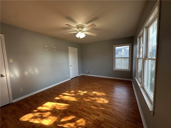 Building Photo - 117 Holly Dr