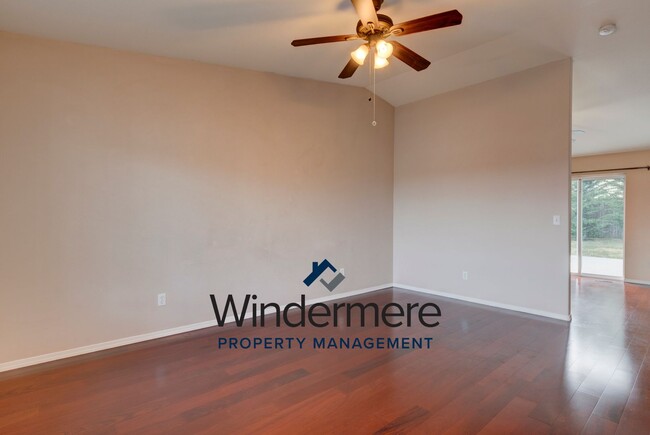 Building Photo - 3 bedroom 2.5 bath Home In Cherry Hill Nei...