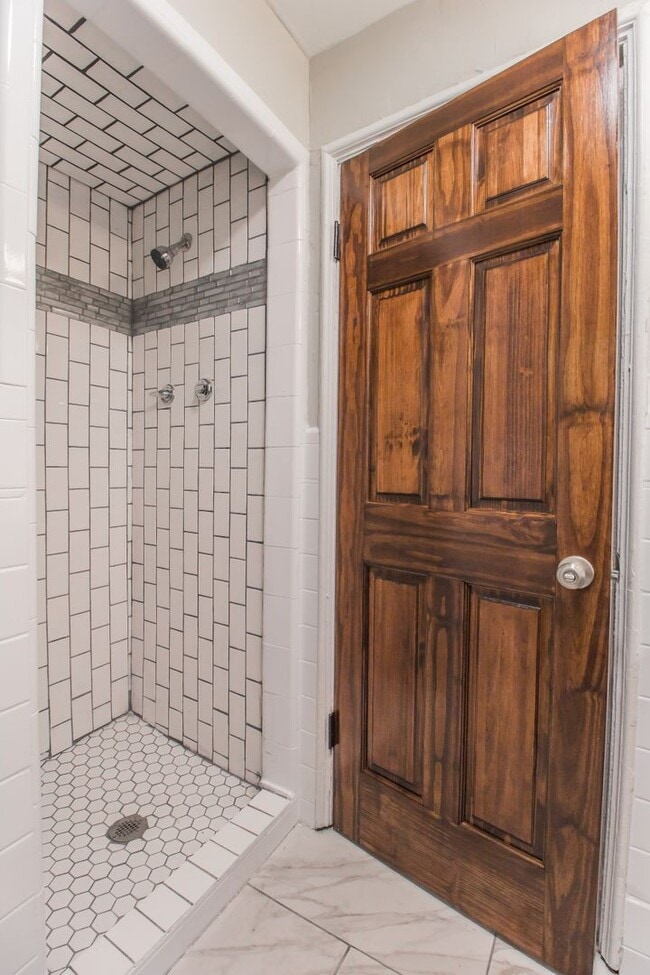 Building Photo - (868) 7354 Tulane