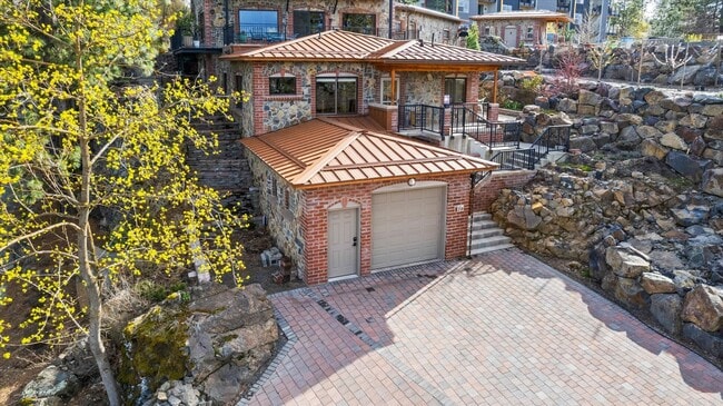 Building Photo - Fully-Furnished Short-Term Rental on South...
