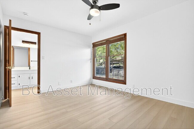 Building Photo - 2079 Ascot Dr