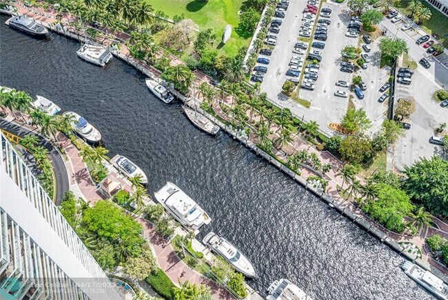 Building Photo - 333 Las Olas Way