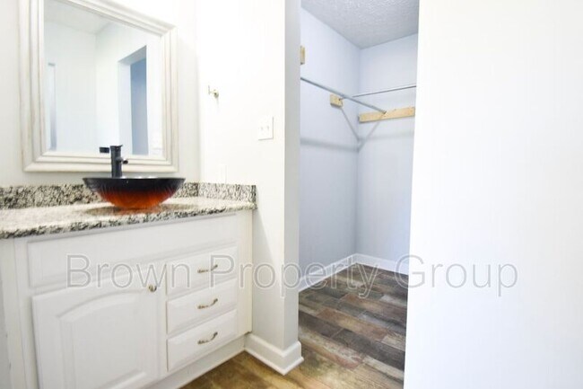 Building Photo - 2209 Rustic Trail