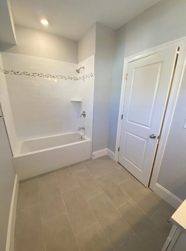 Building Photo - 120 Kenrick St