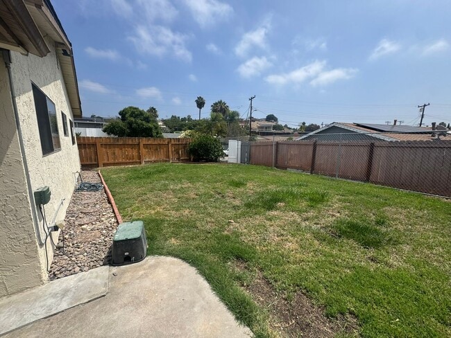 Building Photo - 1071 Osage Dr