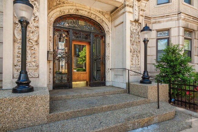 Building Photo - 1111 Boylston St