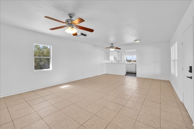 Building Photo - 2 Bedroom Home on 1.8 Acre Lot