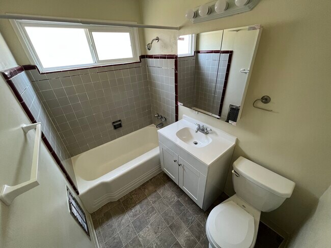 bathroom - 11153 Acama St