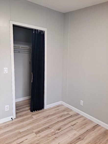 Building Photo - 17 Deerwood Park