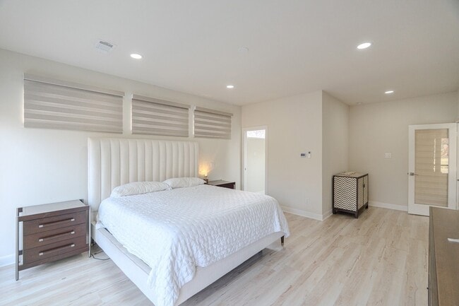 Building Photo - 6510 Sussex Ct