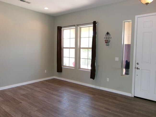 Building Photo - Spacious home located in gated community.