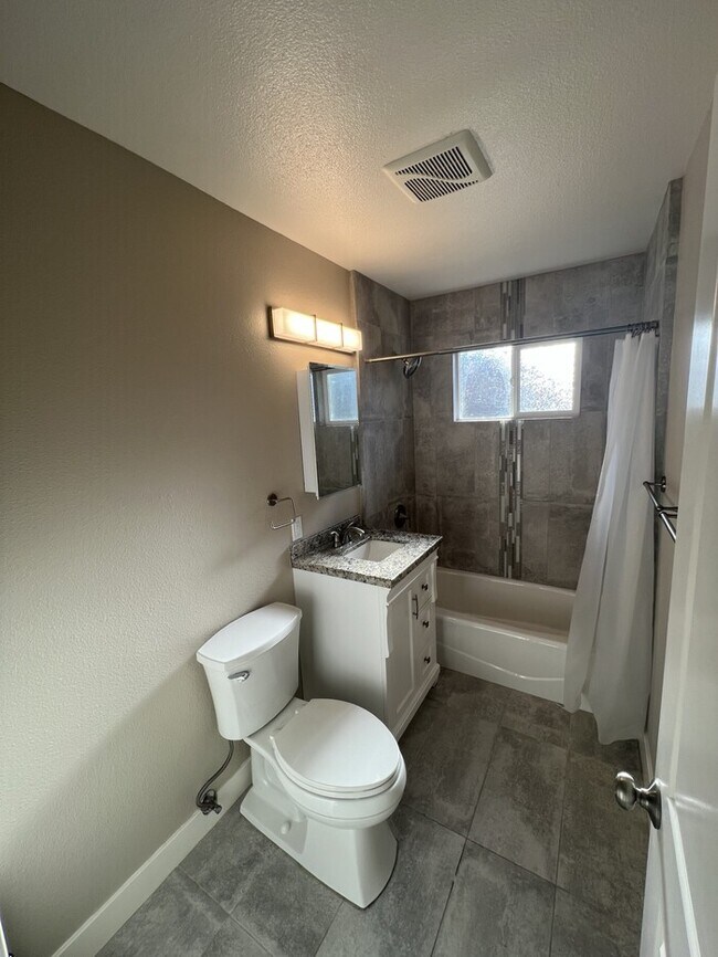 Building Photo - 5535 Skyridge Dr