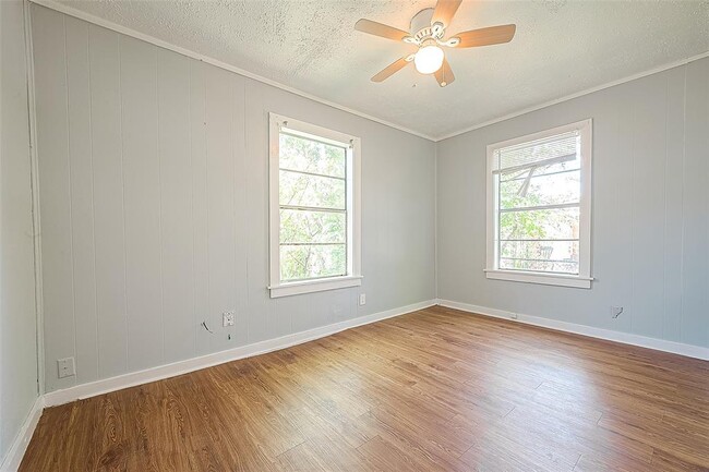 Building Photo - 4810 Carmen St
