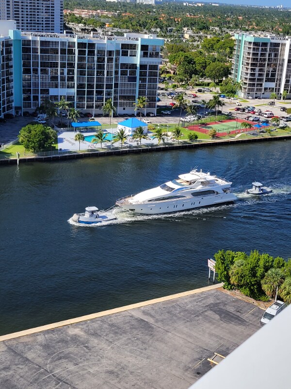 Building Photo - 3800 S Ocean Dr