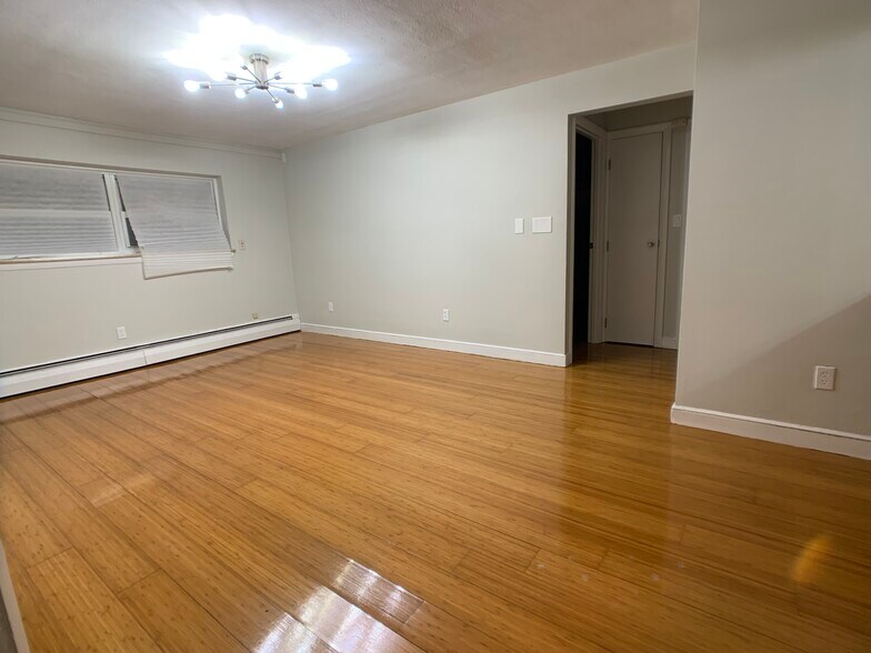 Building Photo - 10 Commonwealth Ct