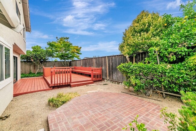 Building Photo - Spacious and Charming 4-Bedroom Home in Pr...