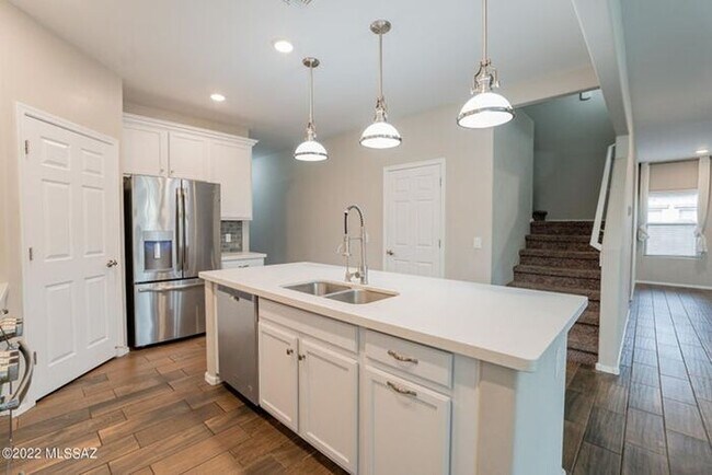 Building Photo - 9848 N Howling Wolf Rd