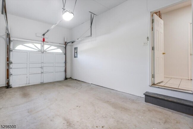 Building Photo - 627 Old Dover Rd