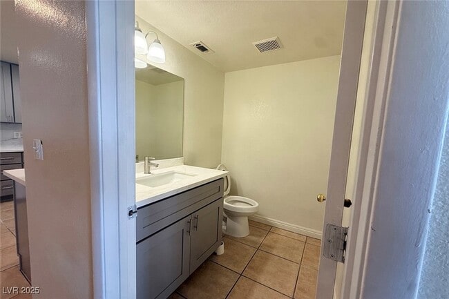 Building Photo - 9300 Cool Creek Ave