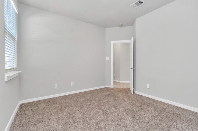 Building Photo - 3020 Gunnersbury Dr