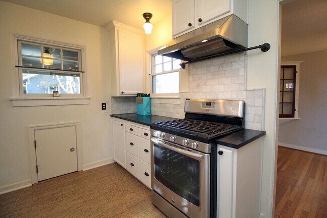 Building Photo - Spectacular 3 Bed English Tudor in the Per...