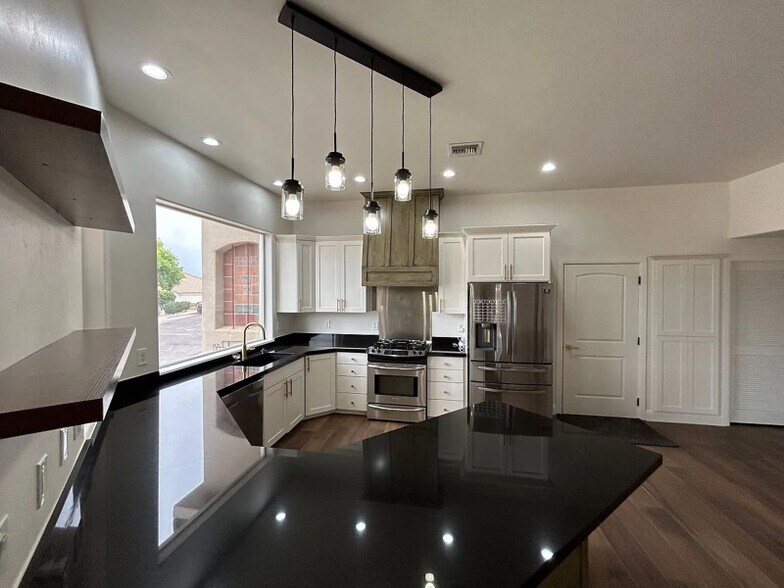 Primary Photo - 2164 Balboa Way