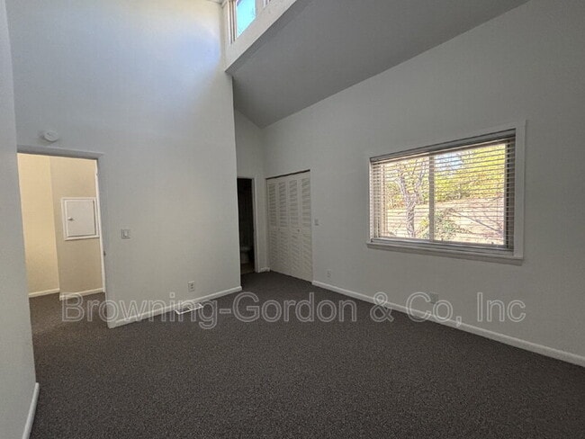 Building Photo - 419 Summit Ridge Pl