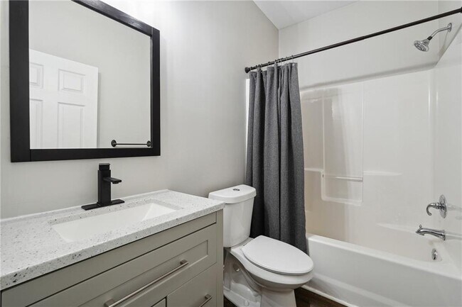 Building Photo - 425 Hearthstone Way