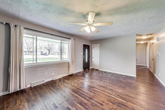 Building Photo - 1302 S Sheridan Ave