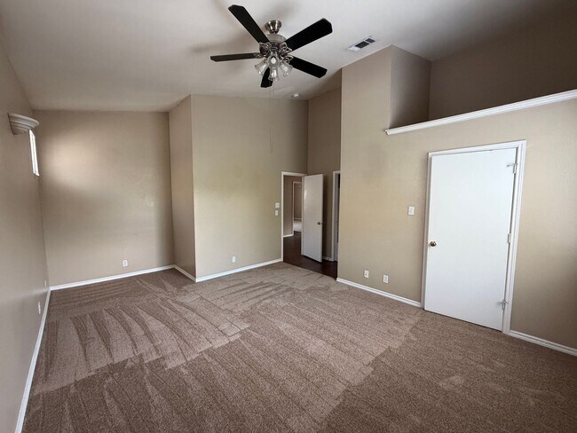Building Photo - 910 Keith Ln