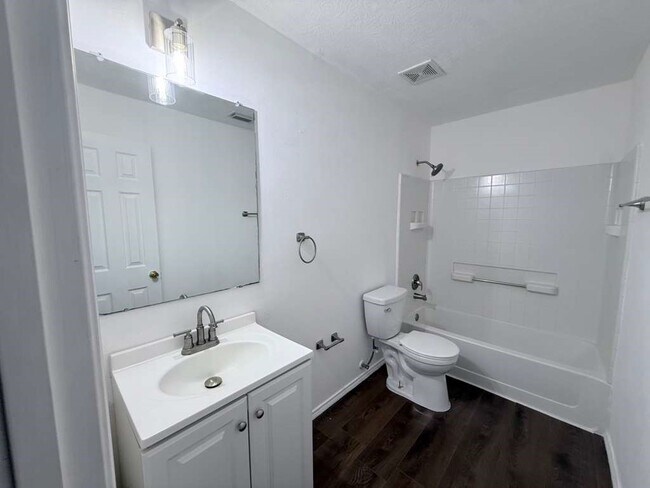 Building Photo - 1011 Backland Ct
