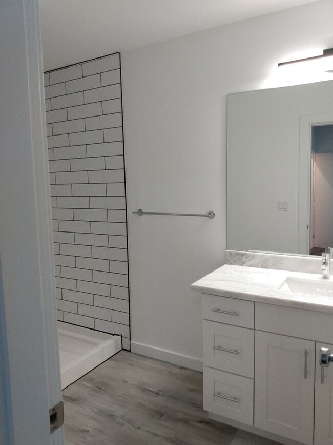 Building Photo - 3 BD / 2 BA –Townhome • $500 Move-In Gift Card (Move in by 1/1/25!)