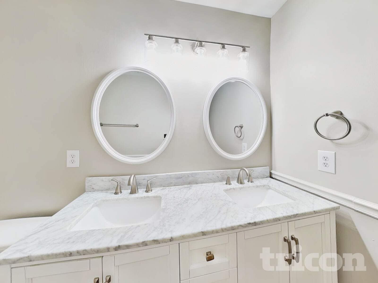 Building Photo - 3929 Grandover Dr