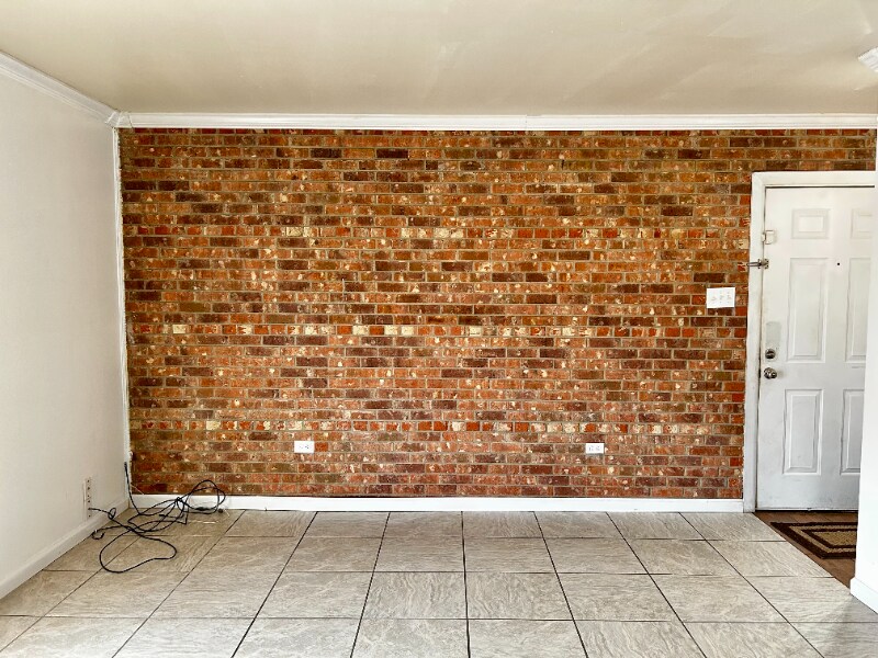 Building Photo - 305 Greenbriar St