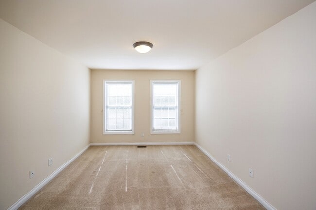 Building Photo - 5706 Hampshire Ln