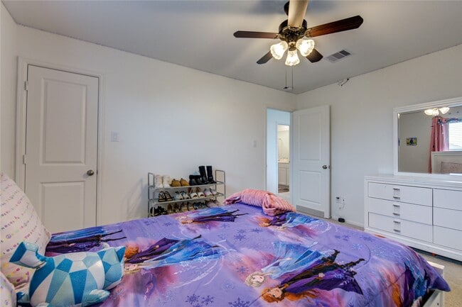 Building Photo - 26627 Ledgemont Dr