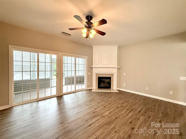 Building Photo - 2135 Ashley River Rd