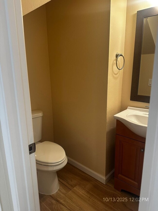 Building Photo - 2 Bedroom Condo