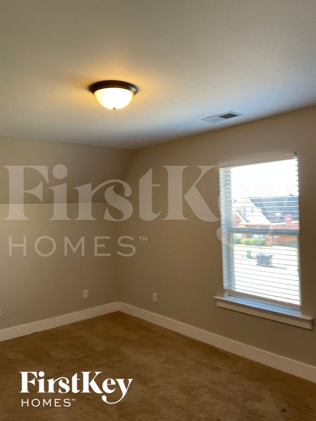 Building Photo - 6366 Cove Ln