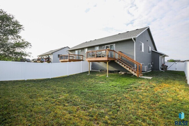 Building Photo - 1600 East 69th St N