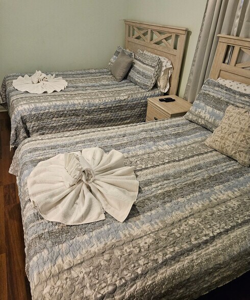 Building Photo - 2000 Greens Blvd