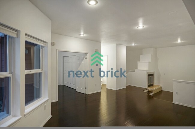 Building Photo - Beautiful home with 3 beds, 2.5 baths for rent