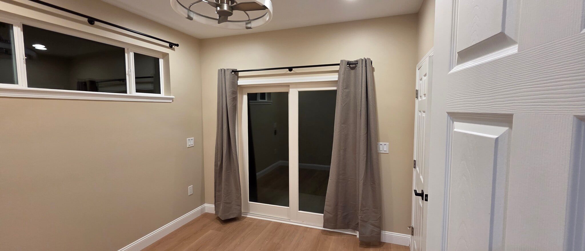 Building Photo - 471 Maplewood Ave