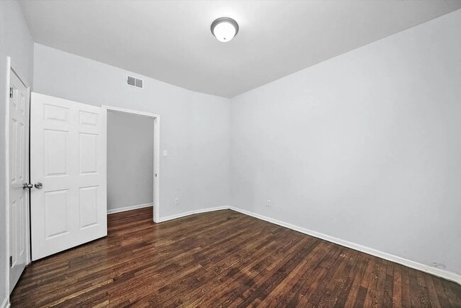 Building Photo - 6039 S Michigan Ave